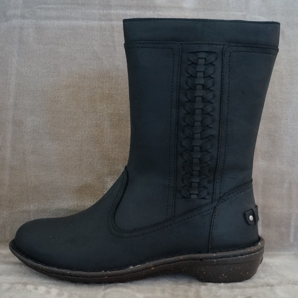 UGG - KALEEN BOOTS  "NEW"